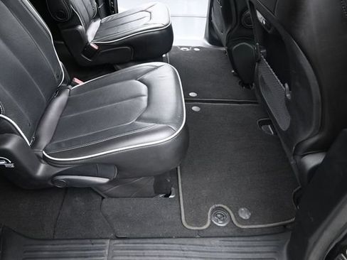Used 2023 Chrysler Pacifica Limited w/ S Appearance Package FWD image 20