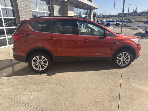 Used 2019 Ford Escape SEL image 10