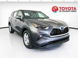 Used 2023 Toyota Highlander LE FWD video 1