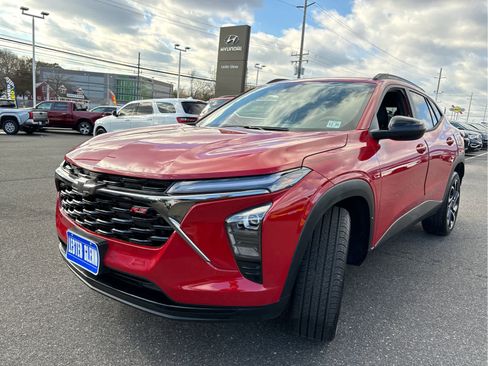 Certified 2026 Chevrolet Trax RS w/ Driver Confidence Package image 5