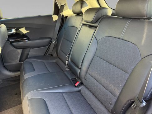 Used 2020 Kia Niro Touring image 13
