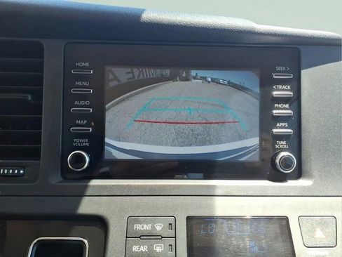 Used 2020 Toyota Sienna L FWD image 19