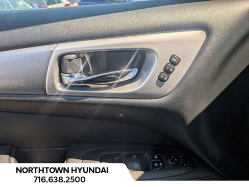 Used 2019 Nissan Pathfinder SL AWD/4WD image 32