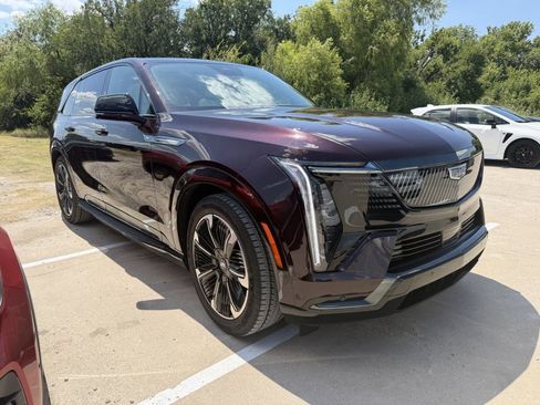 Used 2025 Cadillac Escalade IQ Sport 1 w/ Smart Trailering package AWD/4WD image 3