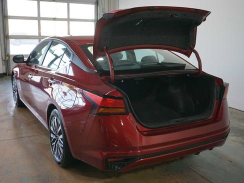 Used 2024 Nissan Altima 2.5 SV image 4