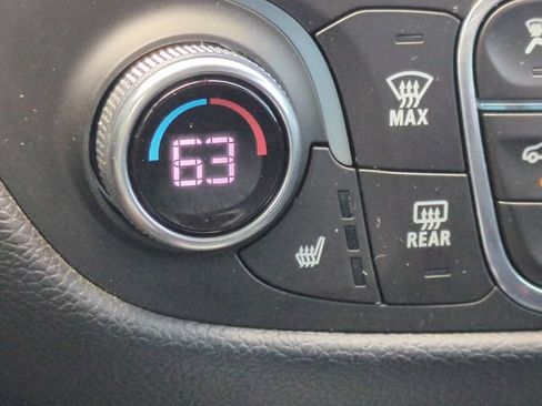Used 2018 Chevrolet Equinox LT w/ Sun & Infotainment Package FWD image 28