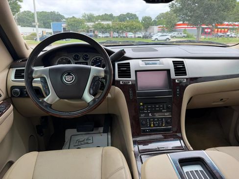 Used 2014 Cadillac Escalade Luxury AWD/4WD image 22