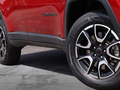 Used 2025 Jeep Compass Trailhawk AWD/4WD image 3