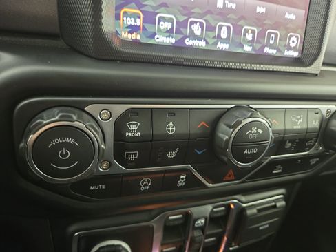 Used 2022 Jeep Gladiator Mojave w/ Cold Weather Group AWD/4WD image 27
