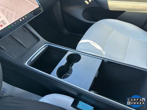 Used 2023 Tesla Model Y Performance image 5