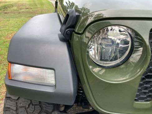 Used 2024 Jeep Wrangler Sport S image 9