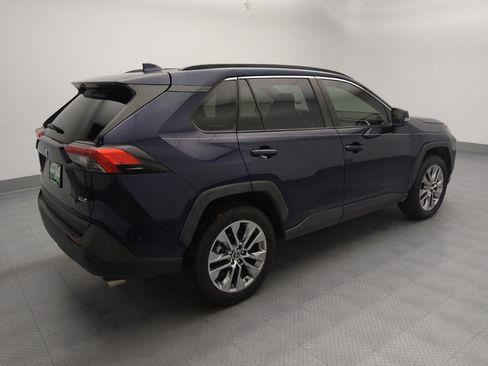 Used 2019 Toyota RAV4 XLE Premium FWD image 10