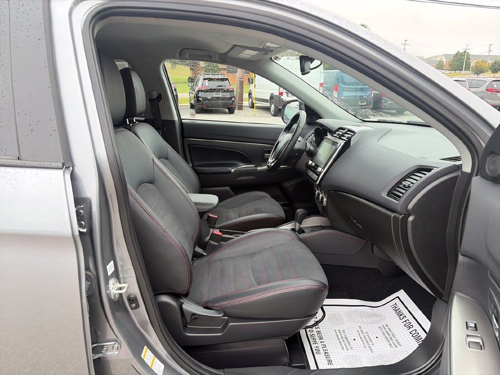 Used 2025 Mitsubishi Outlander Sport SE AWD/4WD image 40