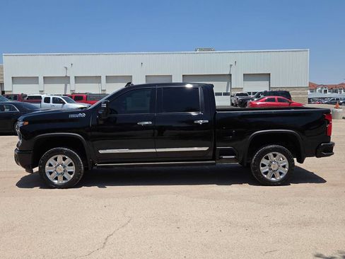 Used 2025 Chevrolet Silverado 2500 High Country w/ Technology Package AWD/4WD image 5