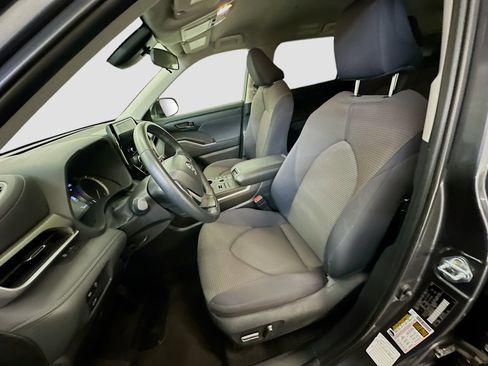 Used 2024 Toyota Highlander LE image 13