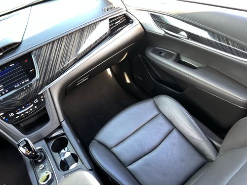 Used 2025 Cadillac XT6 Premium Luxury image 14