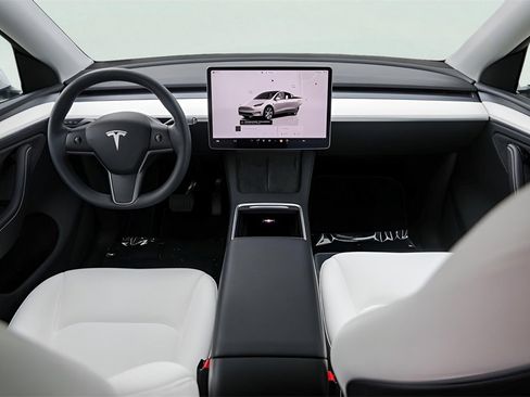 Used 2023 Tesla Model Y Long Range image 23