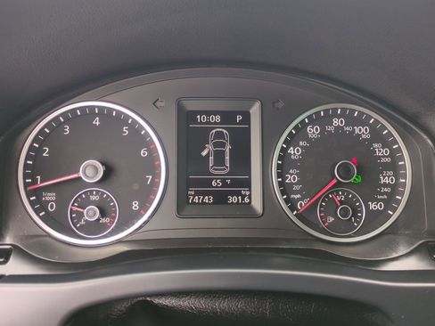 Used 2017 Volkswagen Tiguan S image 14