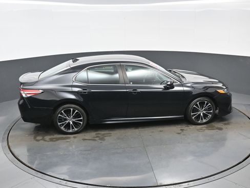 Used 2020 Toyota Camry SE image 40