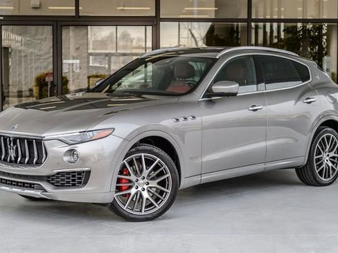 Used 2019 Maserati Levante GranLusso image 2