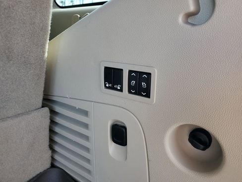 Used 2015 GMC Yukon Denali w/ Premium Package image 9