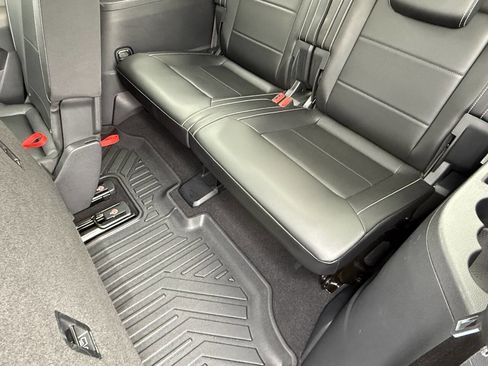 Used 2021 Volkswagen Atlas SEL R-Line image 21