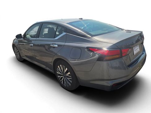Used 2025 Nissan Altima 2.5 SV FWD image 3