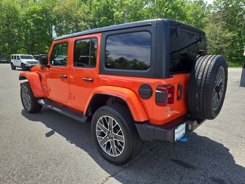 Used 2023 Jeep Wrangler Unlimited Sahara w/ Cold Weather Group AWD/4WD image 6