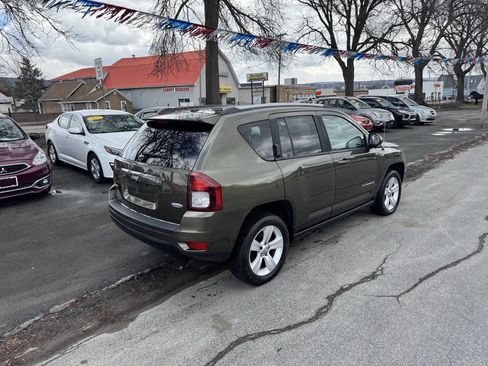 Used 2016 Jeep Compass Latitude image 5