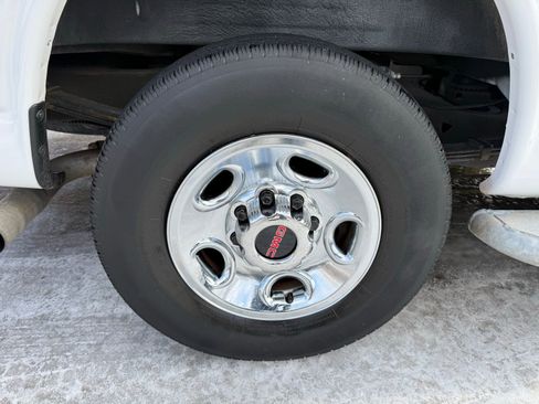 Used 2023 GMC Savana 2500 image 20