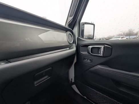 Used 2023 Jeep Wrangler Sahara image 32