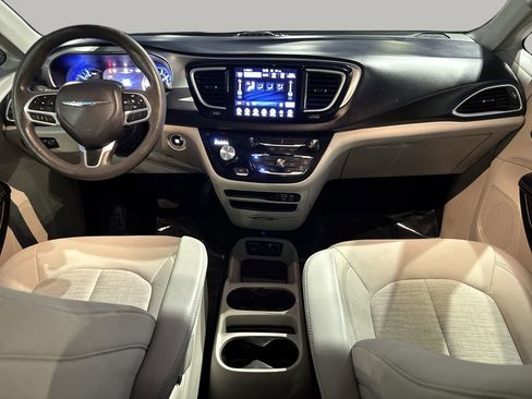 Used 2017 Chrysler Pacifica Touring Plus image 7