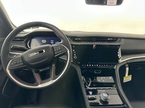 New 2026 Jeep Grand Cherokee Limited AWD/4WD image 17