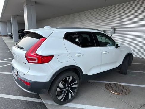 Used 2023 Volvo XC40 B5 Plus AWD/4WD image 3