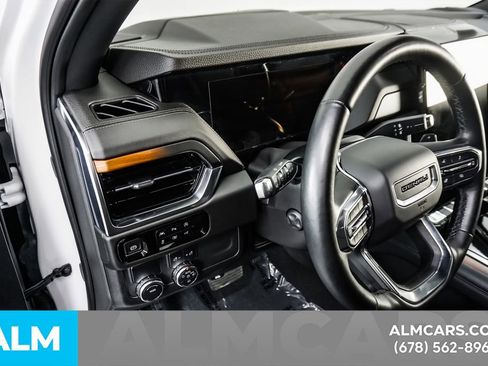 Used 2025 GMC Yukon XL Denali RWD image 35