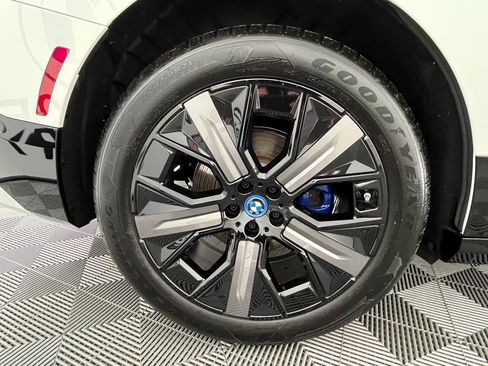 Certified 2025 BMW iX xDrive50 image 15