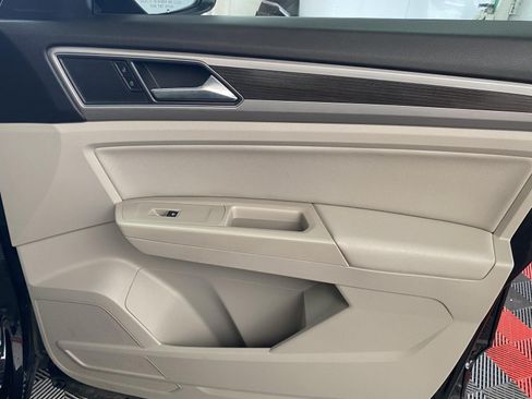 Used 2019 Volkswagen Atlas SEL R-Line AWD/4WD image 7