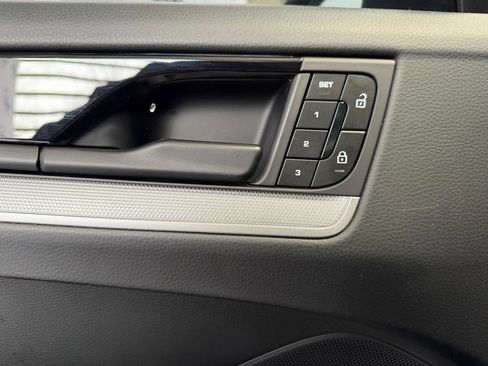 Used 2024 Porsche Cayenne image 12