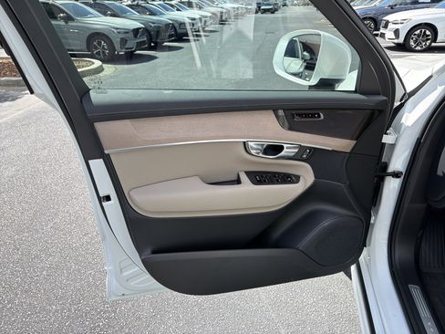 Used 2026 Volvo XC90 B6 Plus w/ Protection Package Premier AWD/4WD image 13