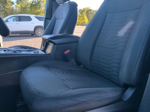 Used 2020 Ford Explorer XLT image 14