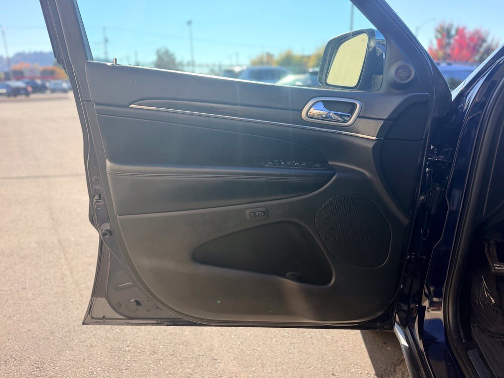 Used 2018 Jeep Grand Cherokee Limited AWD/4WD image 24