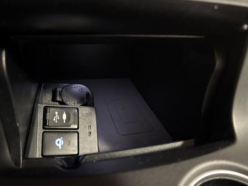 Used 2016 Toyota Camry XLE w/ Moonroof Package FWD image 24