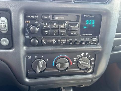 Used 2002 Chevrolet Blazer LS w/ Preferred Equipment Group RWD image 30