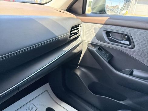 Used 2023 Nissan Rogue S FWD image 23