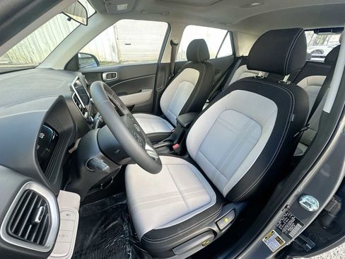 New 2025 Hyundai Venue SEL image 13