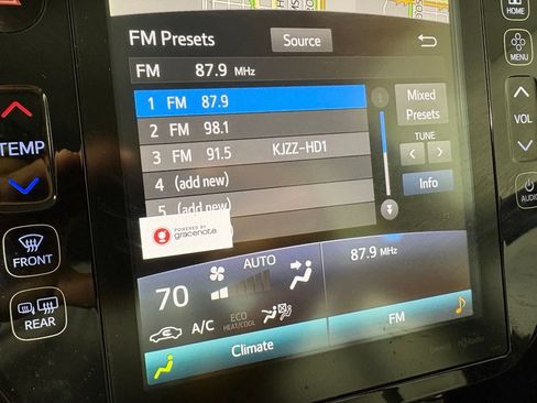 Used 2018 Toyota Prius Prime Premium w/ Carpet Mat Package FWD image 28