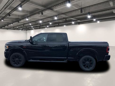 Used 2019 RAM 2500 Laramie w/ Black Appearance Package image 4