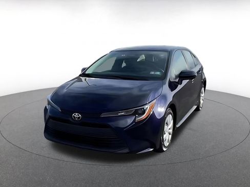 Used 2025 Toyota Corolla LE image 7