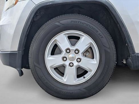 Used 2012 Jeep Grand Cherokee Laredo w/ Laredo E Group RWD image 24