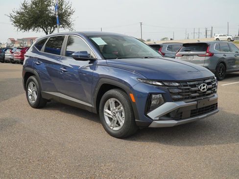 Used 2025 Hyundai Tucson SE image 3